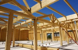 Qui contacter pour une expertise de bardage bois déformé ou en tuilage à Vannes ?